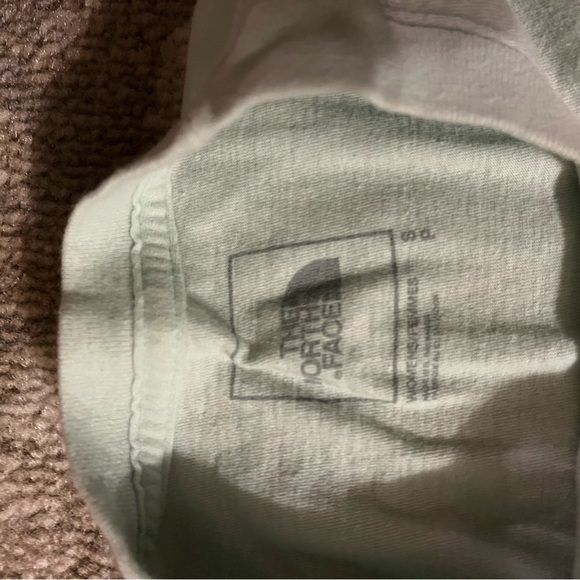 Women’s North Face Tee- S - Picture 2 of 3